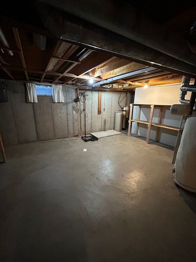 Building Photo - 223 Glenwood Dr