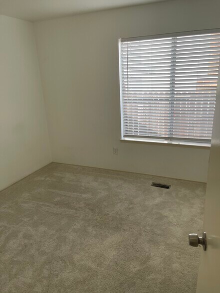 Building Photo - 1830 Salisbury Dr