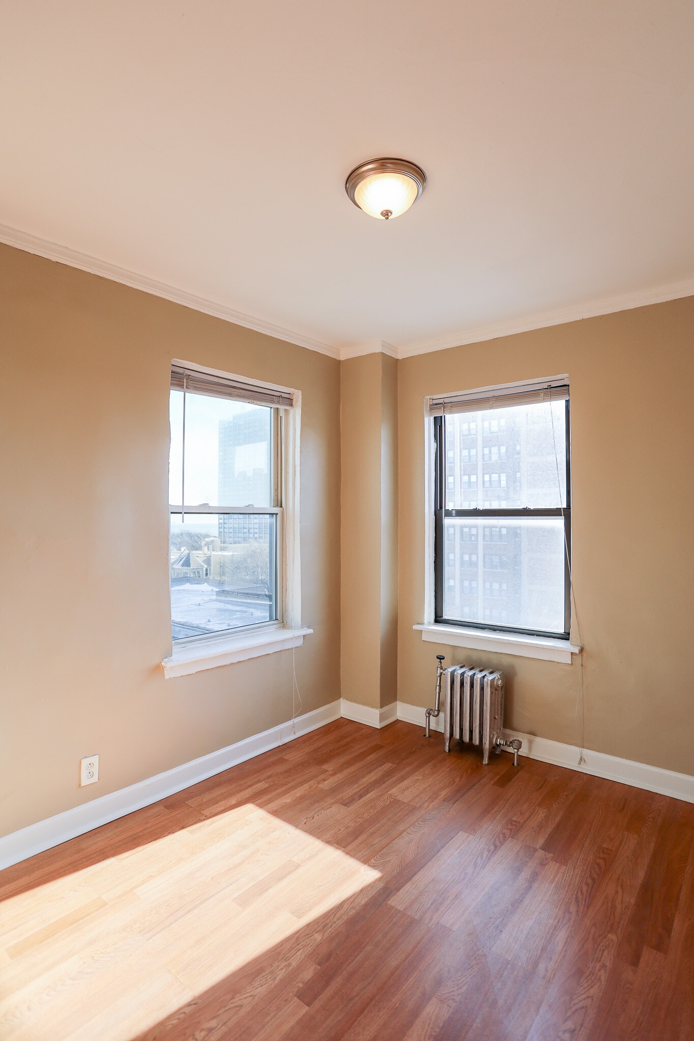 Building Photo - 1108 W Rosemont Ave