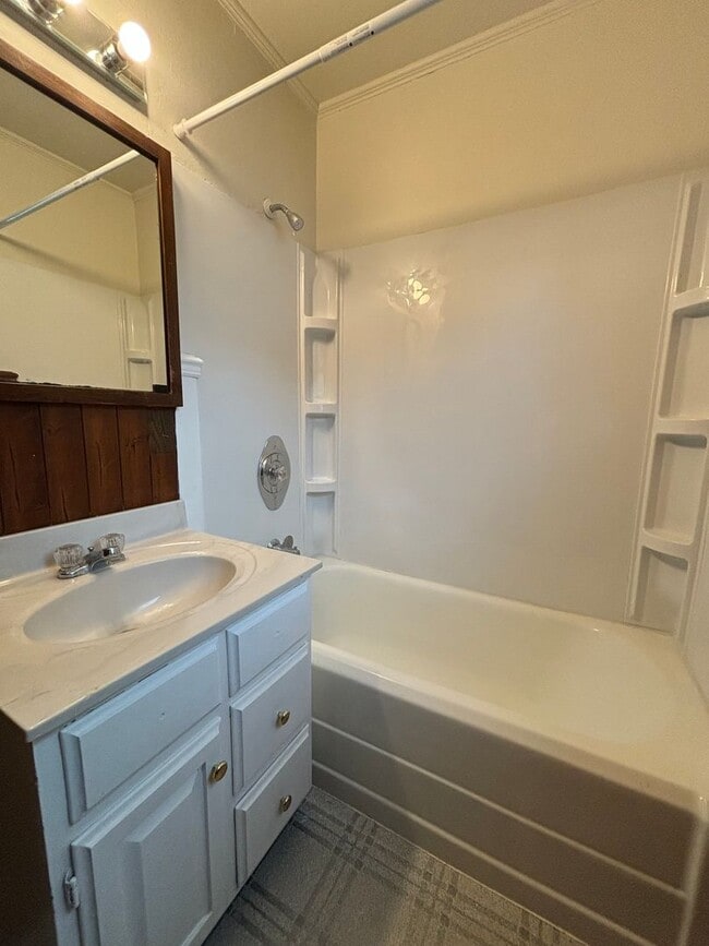 Building Photo - Charming 2 Bedroom 1 Bath Single Family Ho...