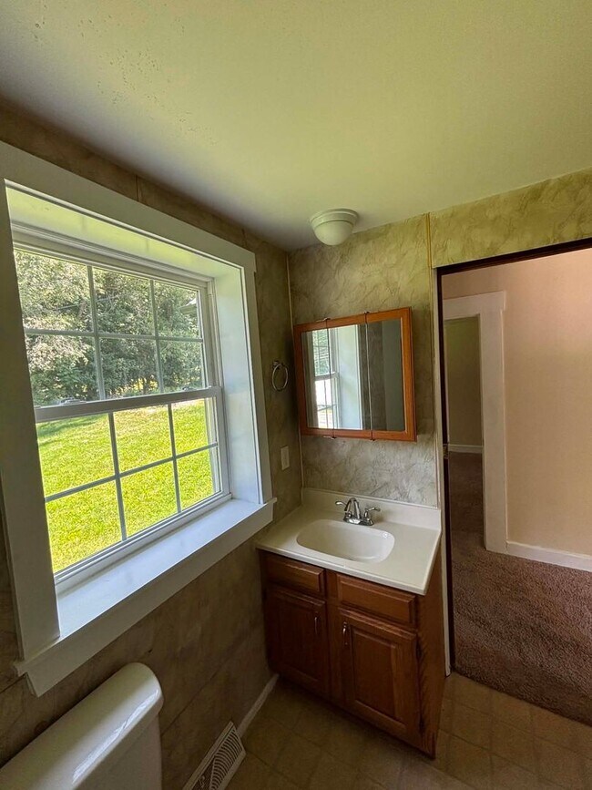 Building Photo - Charming Rental in Honey Brook, PA
