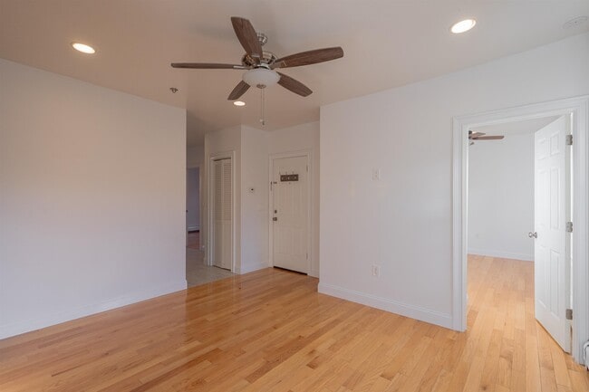 Building Photo - 14 Coles St