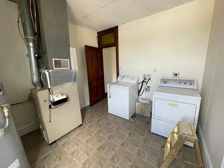 Building Photo - 2303 Chapline St