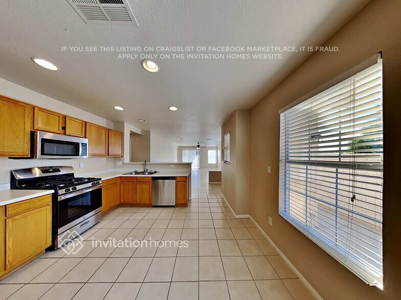 Building Photo - 7920 N Willow Pines Pl