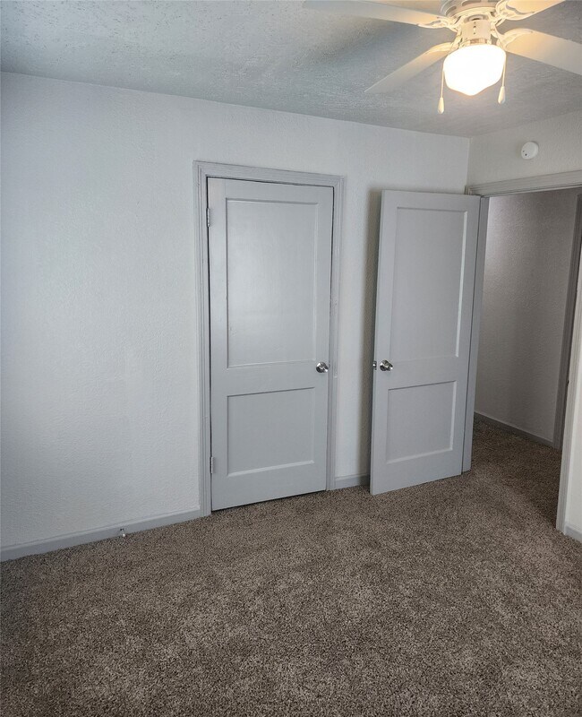 Building Photo - 5244 Enyart St