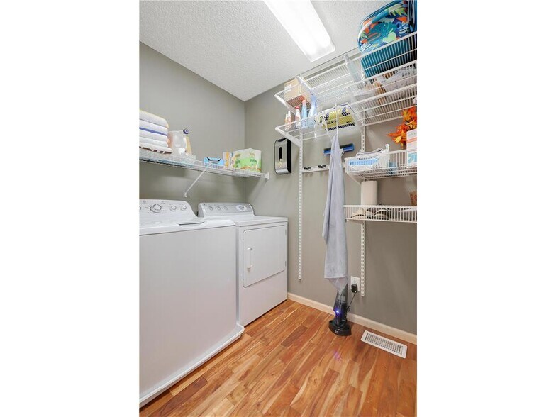 Building Photo - 15225 Fanning Dr N