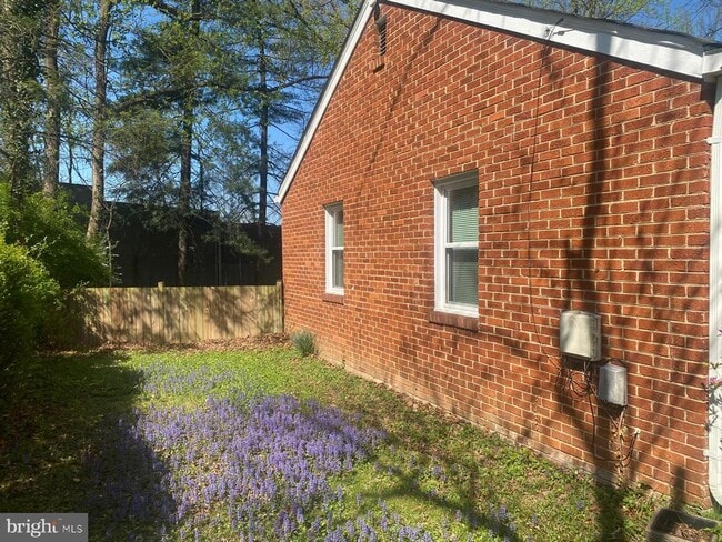 Building Photo - 2200 Greenwich St