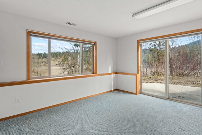 Building Photo - 2829 Cottonwood Creek Rd