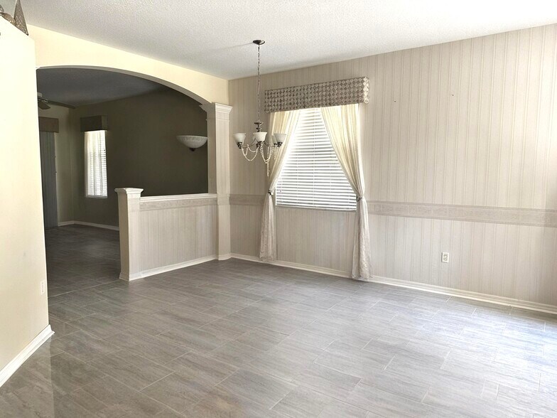 Building Photo - 1494 Millbrook Cir