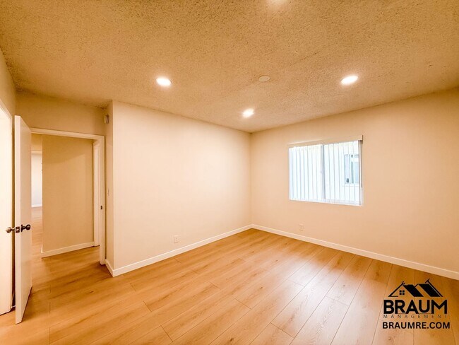 Building Photo - 13115 Oxnard St