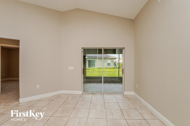 Building Photo - 368 Camellia Ct