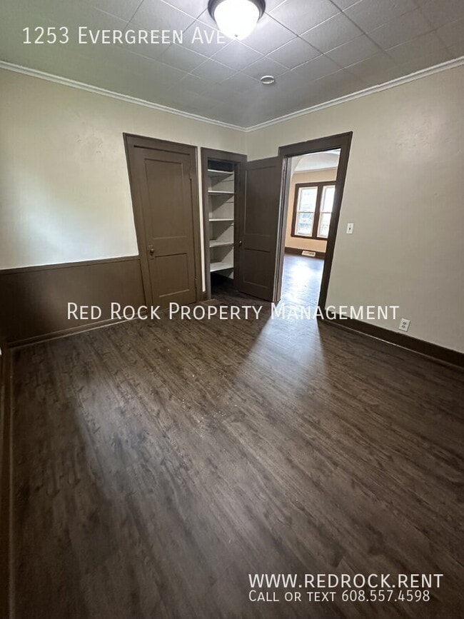 Building Photo - 1253 Evergreen Ave