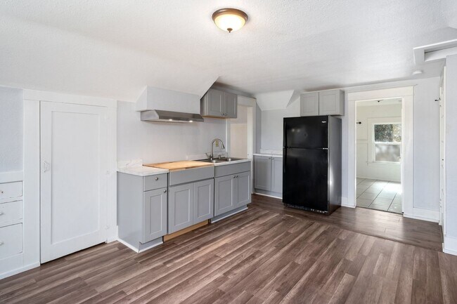 Building Photo - 6843 Santa Lucia Rd