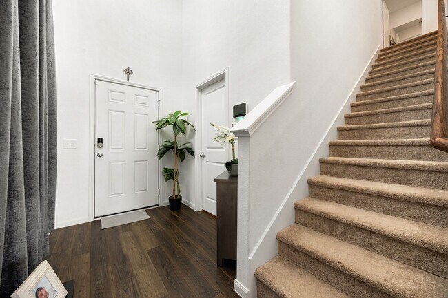 Building Photo - 25927 Chicory Dr