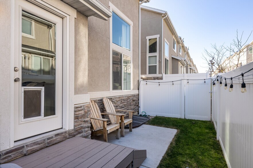Building Photo - 4864 W Pillar Dr