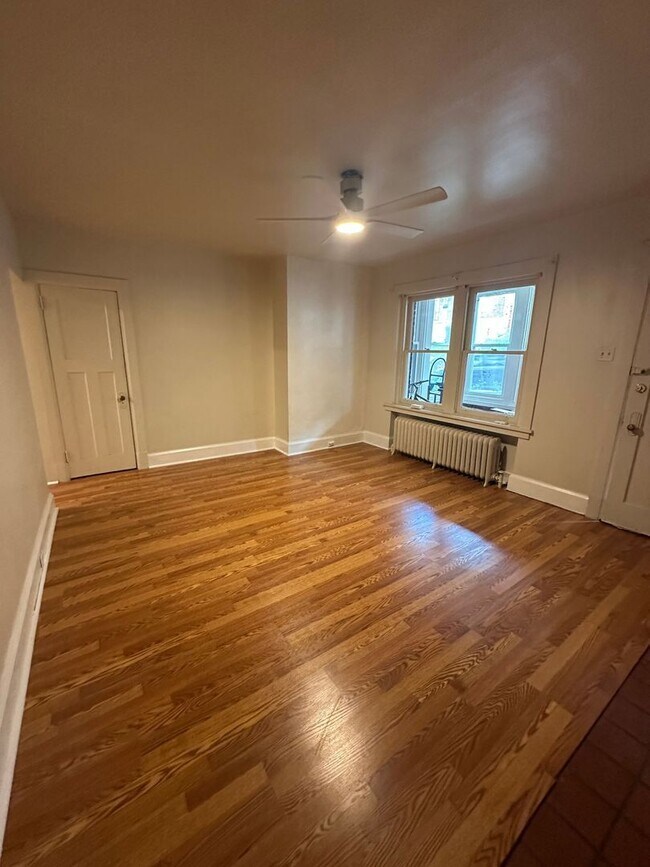 Building Photo - 5460 Broad St