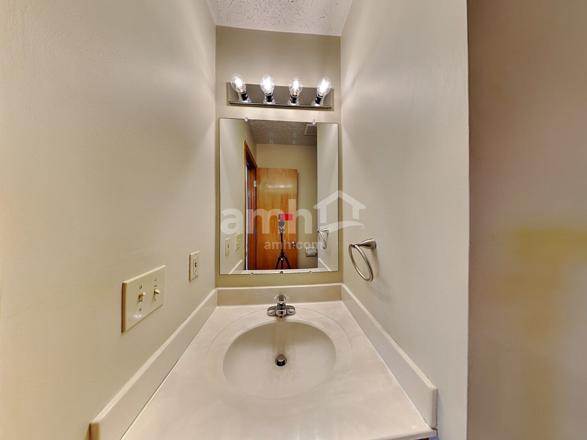 Building Photo - 8865 Kingsley Dr