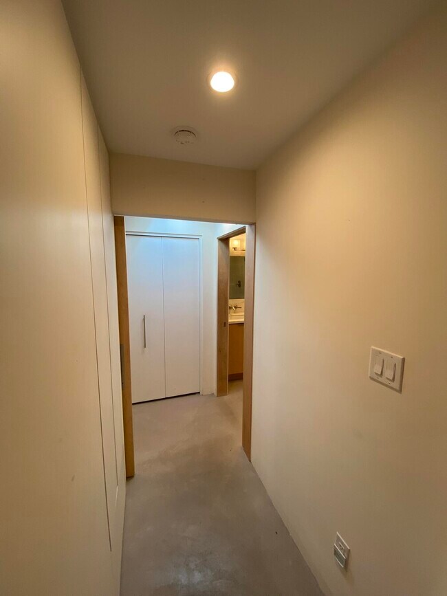 Building Photo - 4614 Idlewilde Ln SE