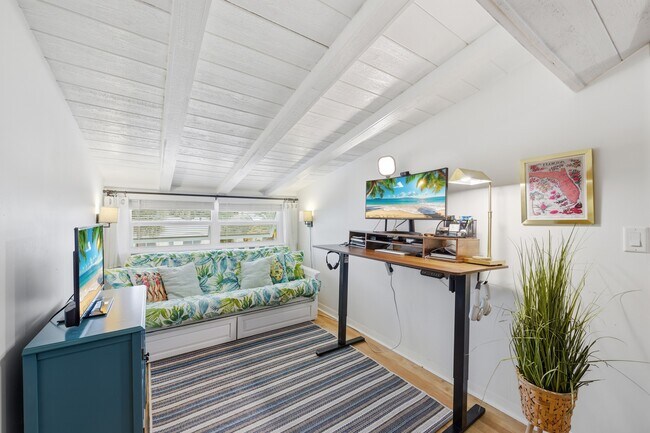 Building Photo - 117 S Palmway