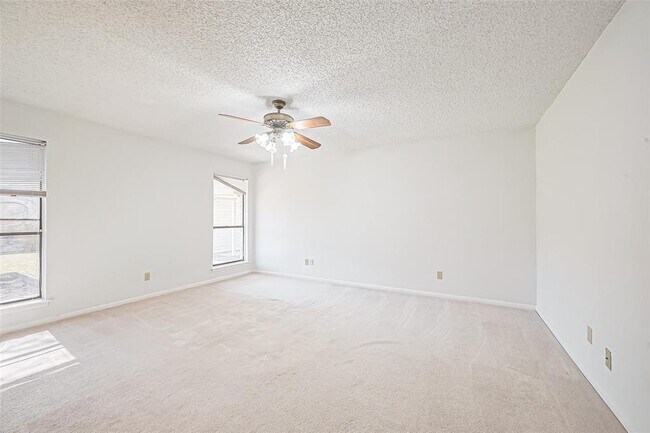 Building Photo - 15030 St Cloud Dr