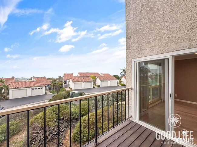 Building Photo - 2B/2BA Carlsbad Condo with Unobstructed Ocean Views & Semi-Private Laundry Room