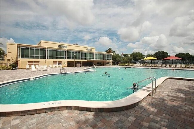 Building Photo - 2402 Ecuadorian Way