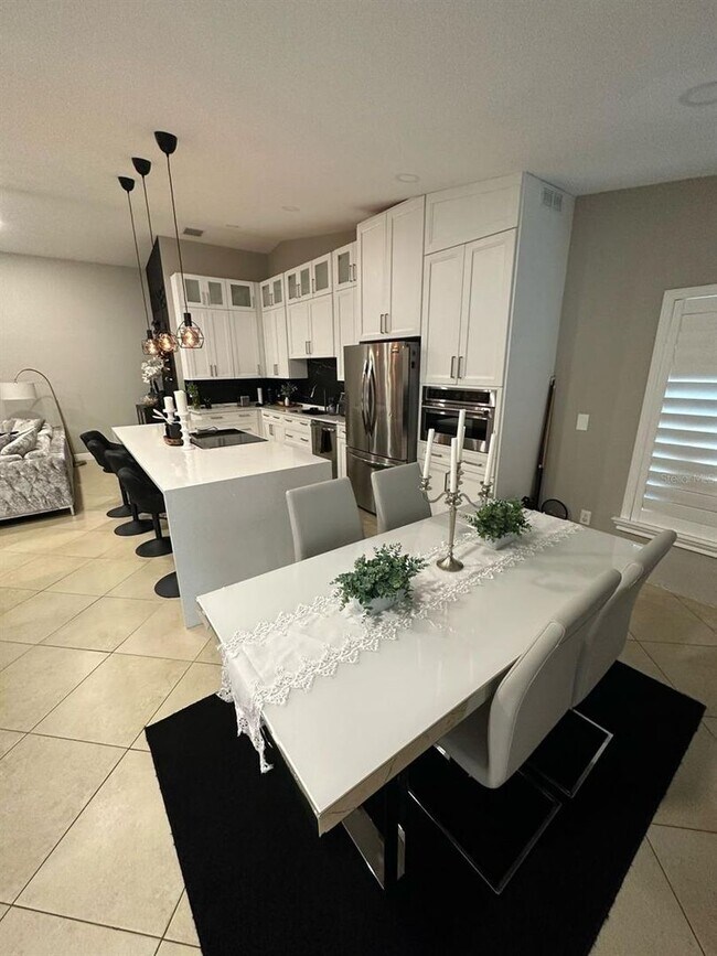 Building Photo - **FURNISHED**