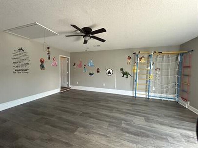 Building Photo - FALL MOVE-IN SPECIAL: $500 OFF 1st MONTH'S...