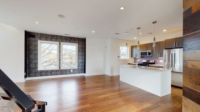 Building Photo - 1103 9th St NE