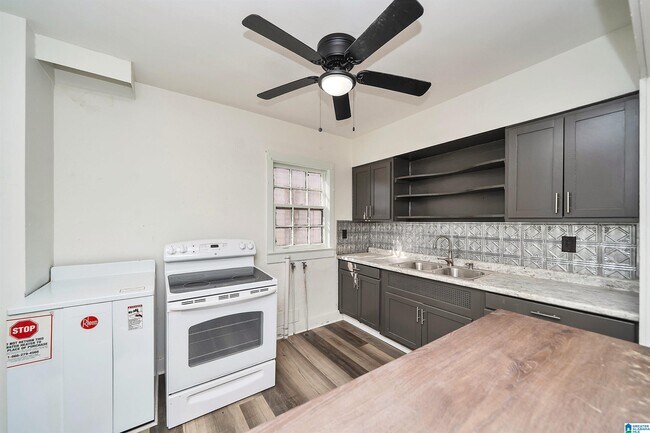 Building Photo - 621 Valley Rd