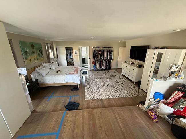 Building Photo - Large House in Cherry Hill East for Rent