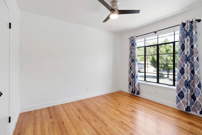 Building Photo - 640/642 West 1st Street