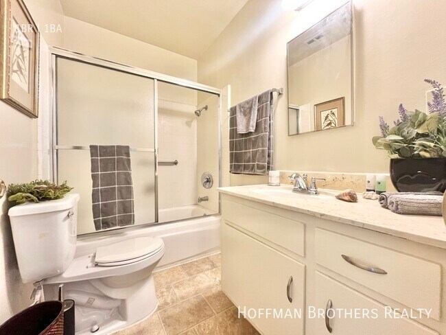 Building Photo - 11275 Huston St