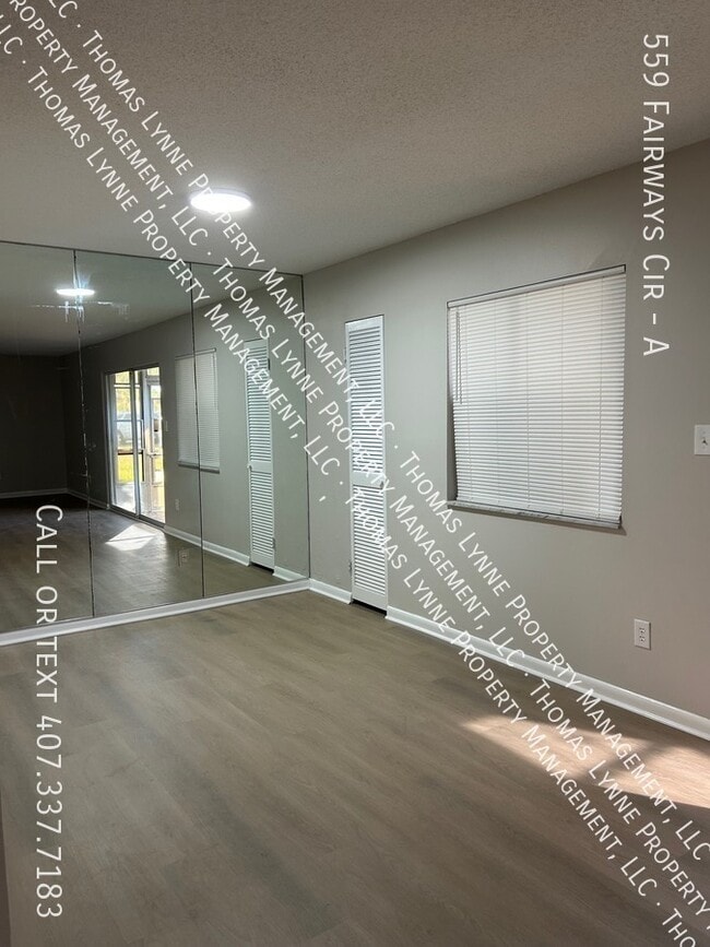 Building Photo - 559 Fairways Cir