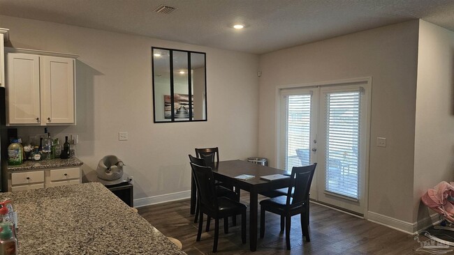 Building Photo - 7811 Burnside Lp