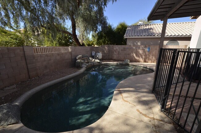 Building Photo - 630 N Diane Ct