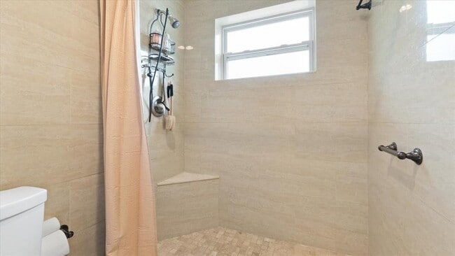 Building Photo - 724 NE 2nd St