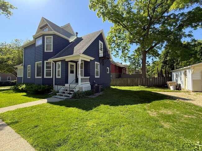 Building Photo - 116 Lathrop St