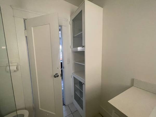 Building Photo - 1625 1/2 W 55th St