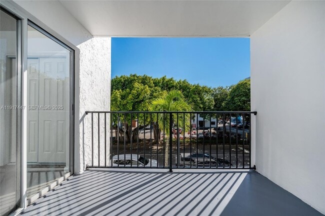 Building Photo - 2463 Coral Wy