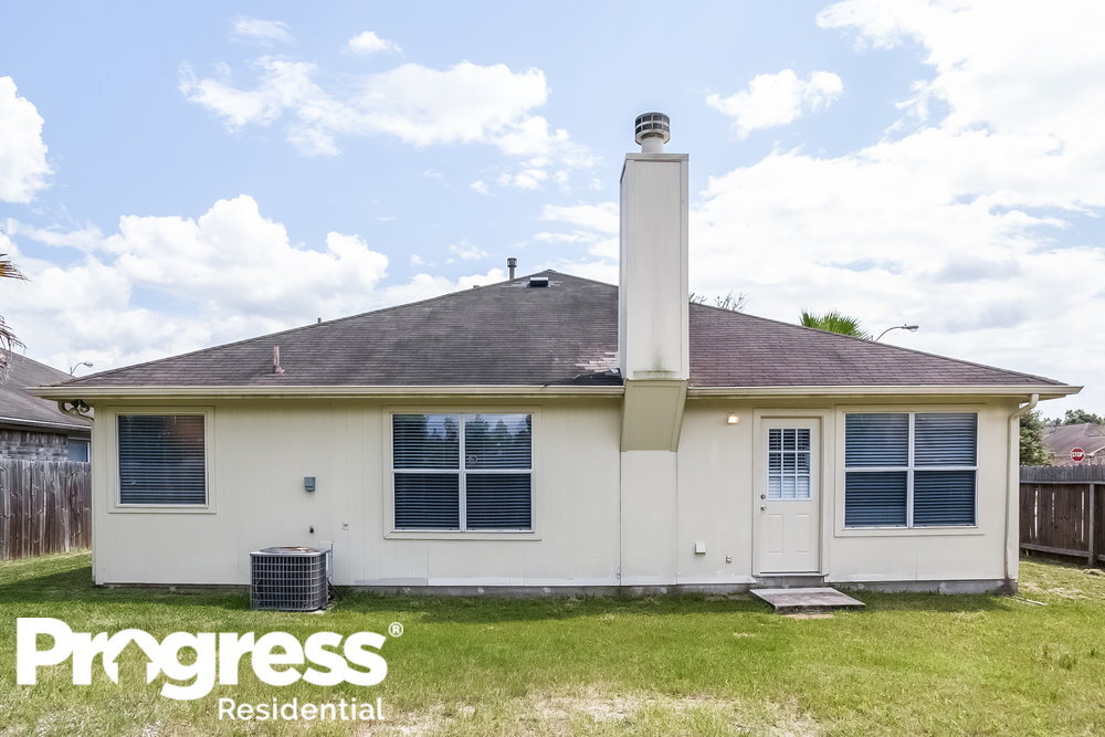 Building Photo - 2447 Halstead Dr