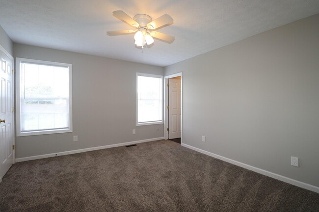 Building Photo - 215 Elkchester Cir