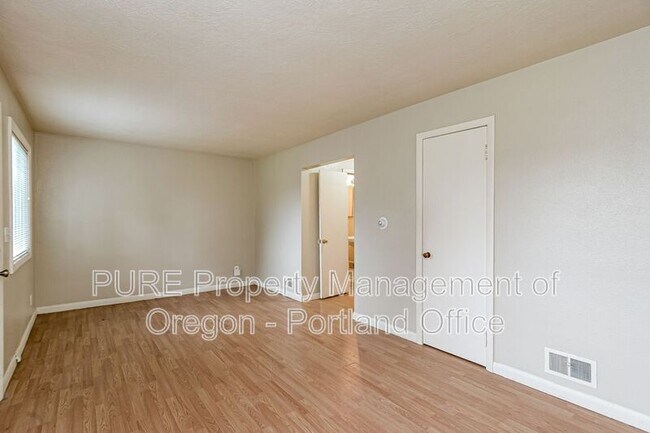 Building Photo - 7016 N Amherst St