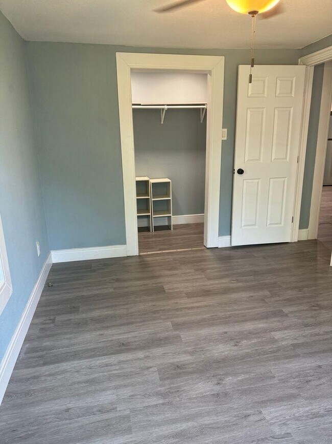 Building Photo - 1301 S Scullin Ave