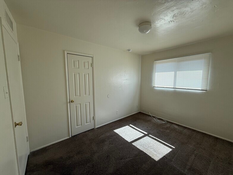 Building Photo - 1401 E Lee St