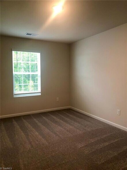 Building Photo - 1747 Mallard Dr