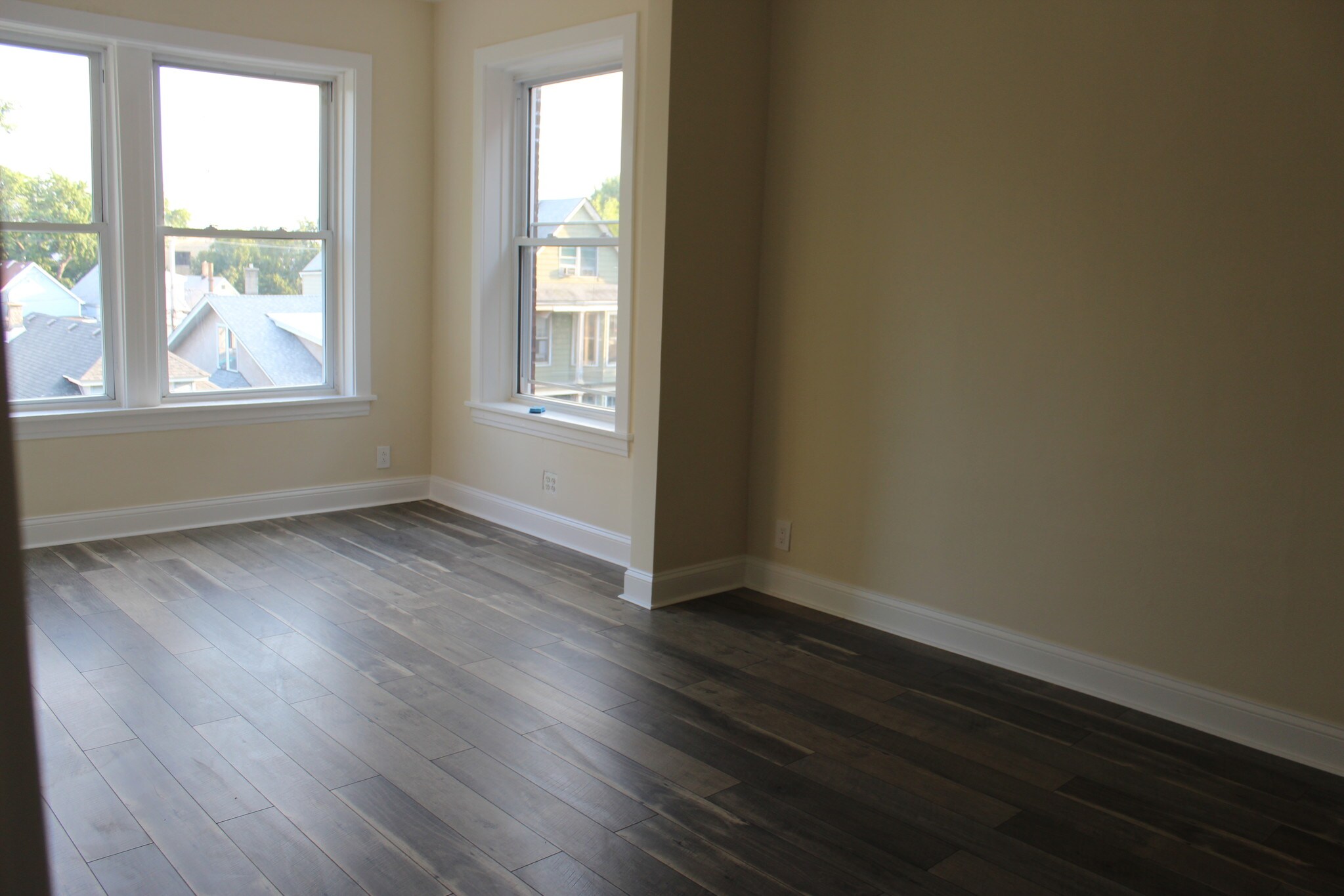 Living room - 3316 W Hutchinson St