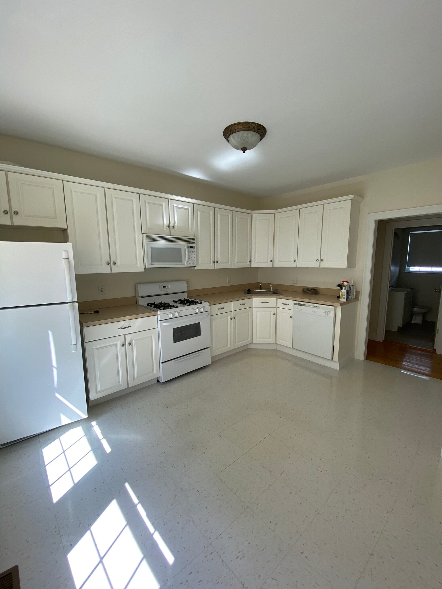 Building Photo - 213 Dana Ave