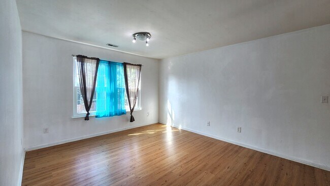 Building Photo - 1828 Somersby Ln