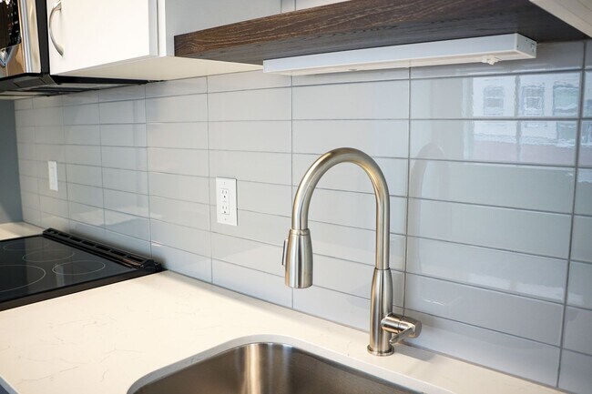 Building Photo - Stunning 1-Bedroom w W/D + Balcony Ready Mid-June!